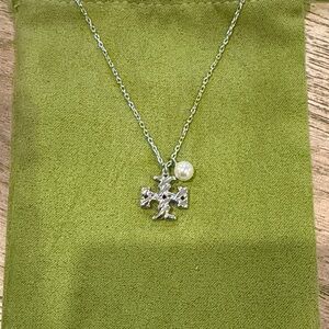 Tory Burch Textured Rope Pearl Pendant in Silver